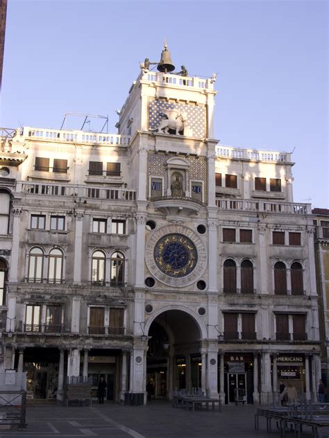 torre dell'orologio clocks.